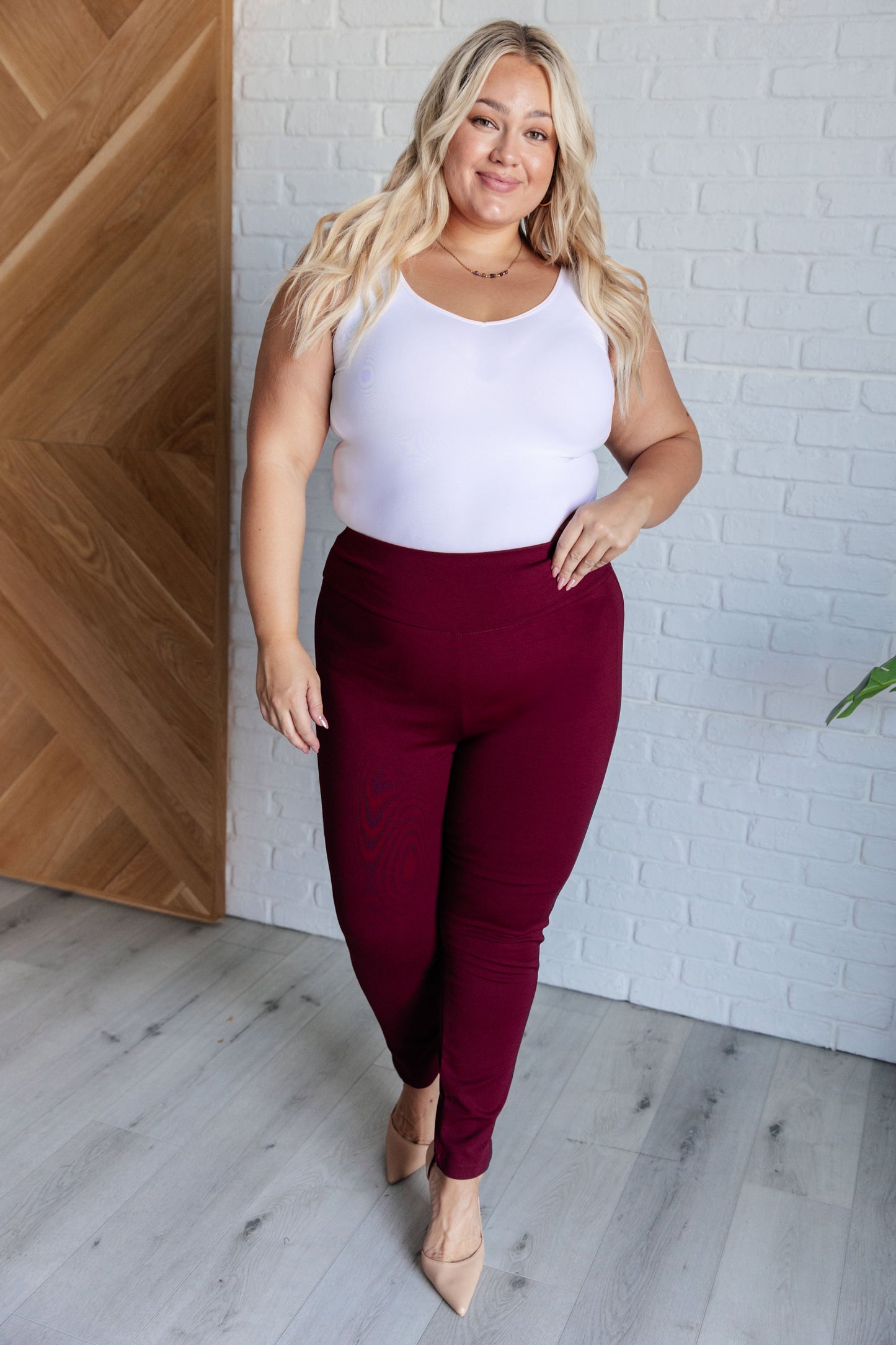 Magic Skinny 28" Pants in Wine